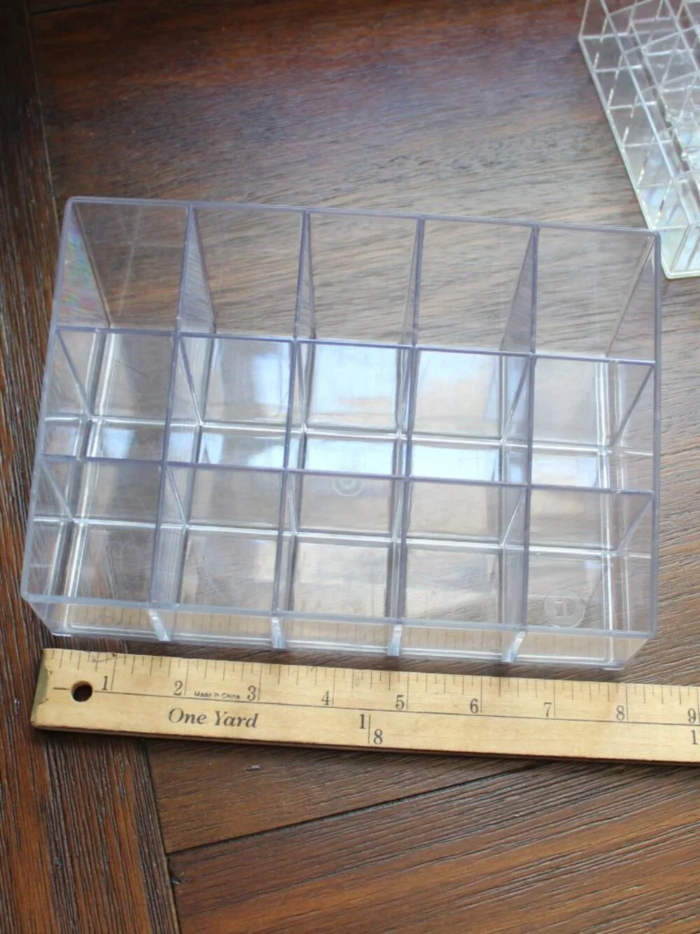5 Plastic Containers for Holding Makeup or Art Supplies?